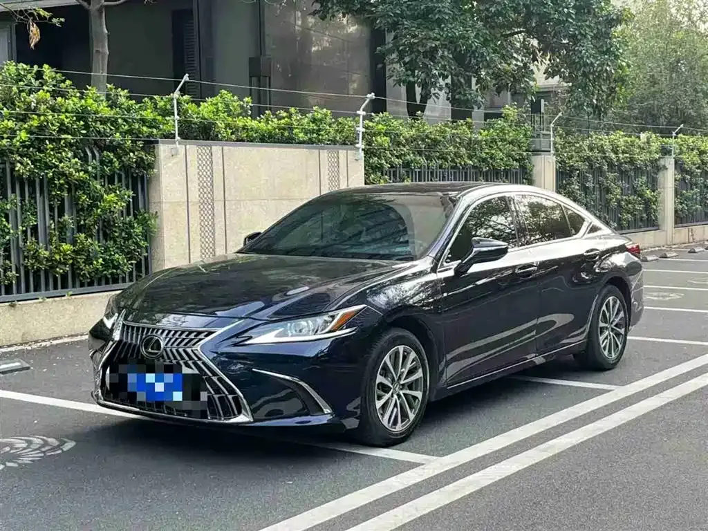 Lexus ES — фото 1