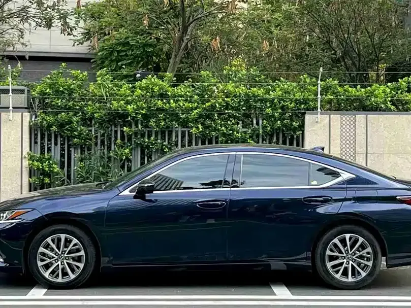 Lexus ES — фото 10