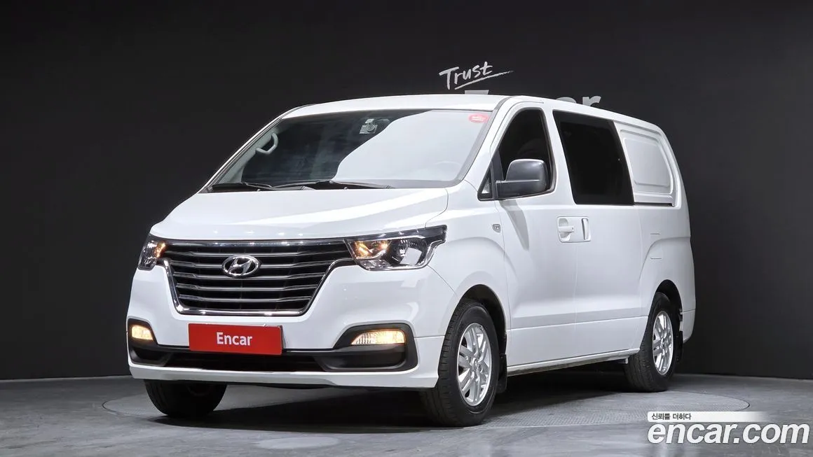 Hyundai Starex — фото 1