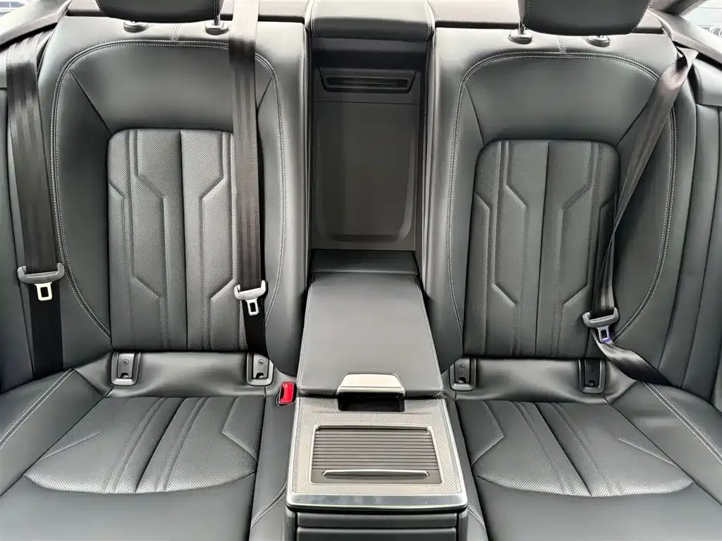 Audi A6L 2025 из CN, фото 7