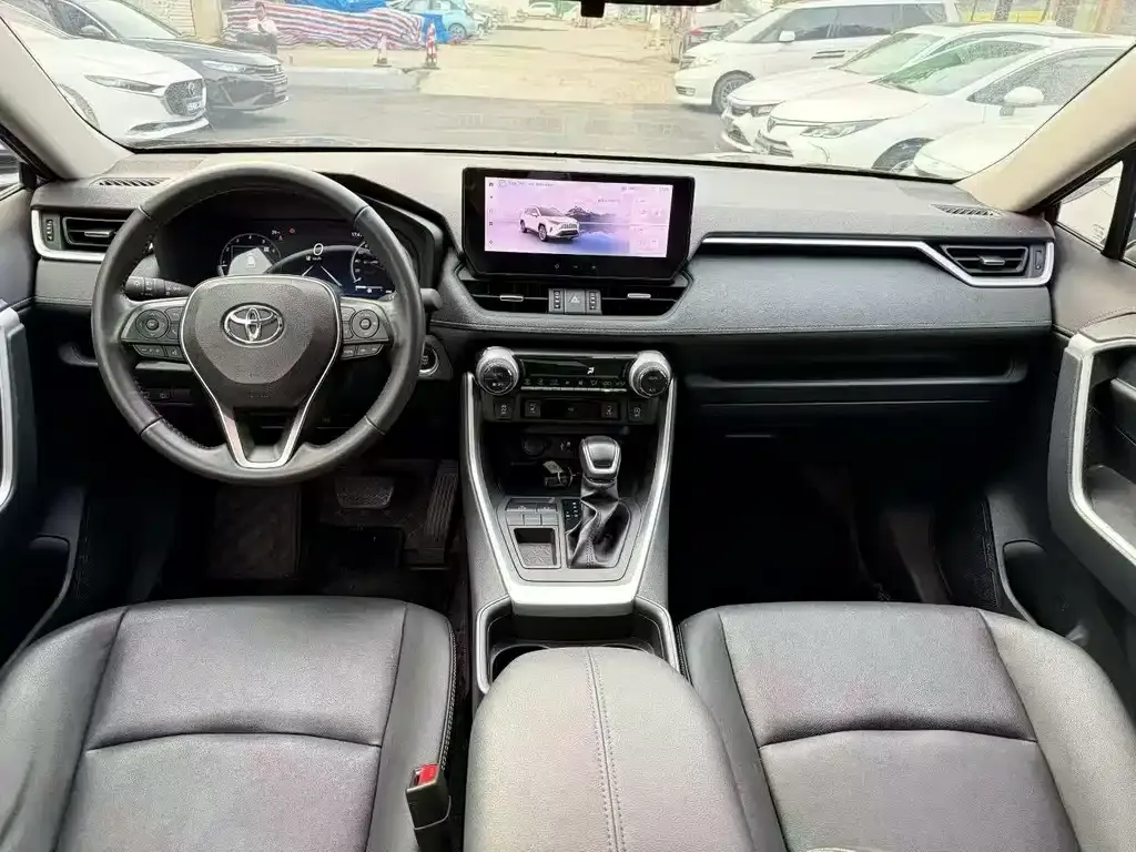 Toyota RAV4 — фото 4