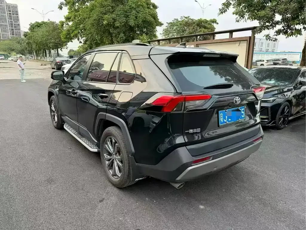 Toyota RAV4 — фото 6