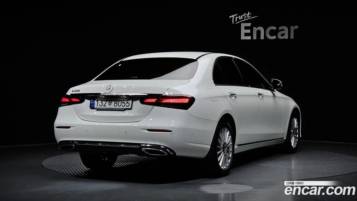 Mercedes-Benz E-Class — фото 2
