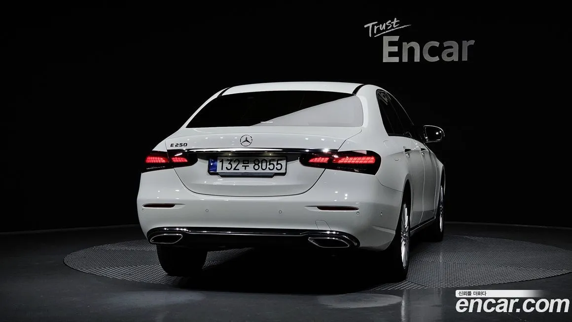 Mercedes-Benz E-Class — фото 10