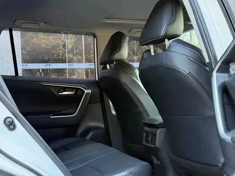 Toyota Wildlander 2023 из CN, фото 4