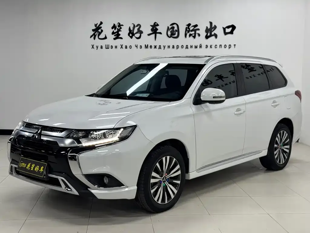 Mitsubishi Outlander — фото 1