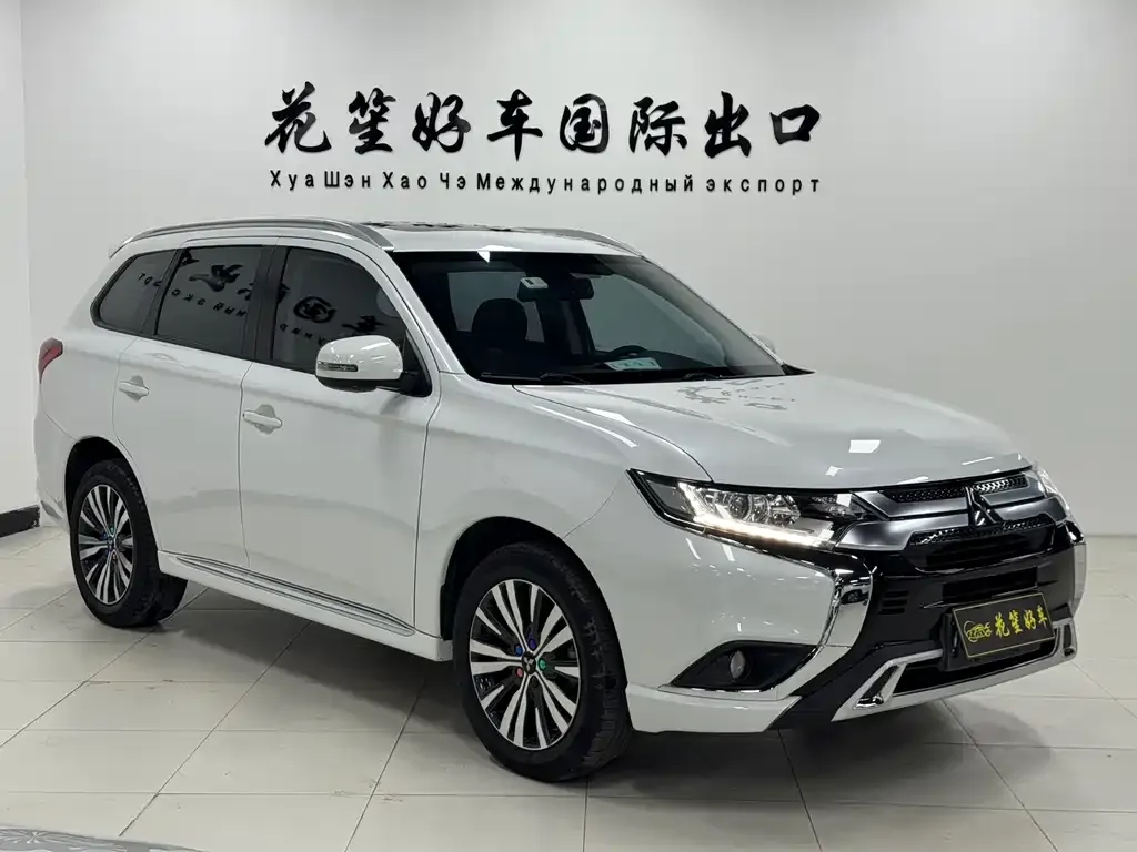 Mitsubishi Outlander — фото 7