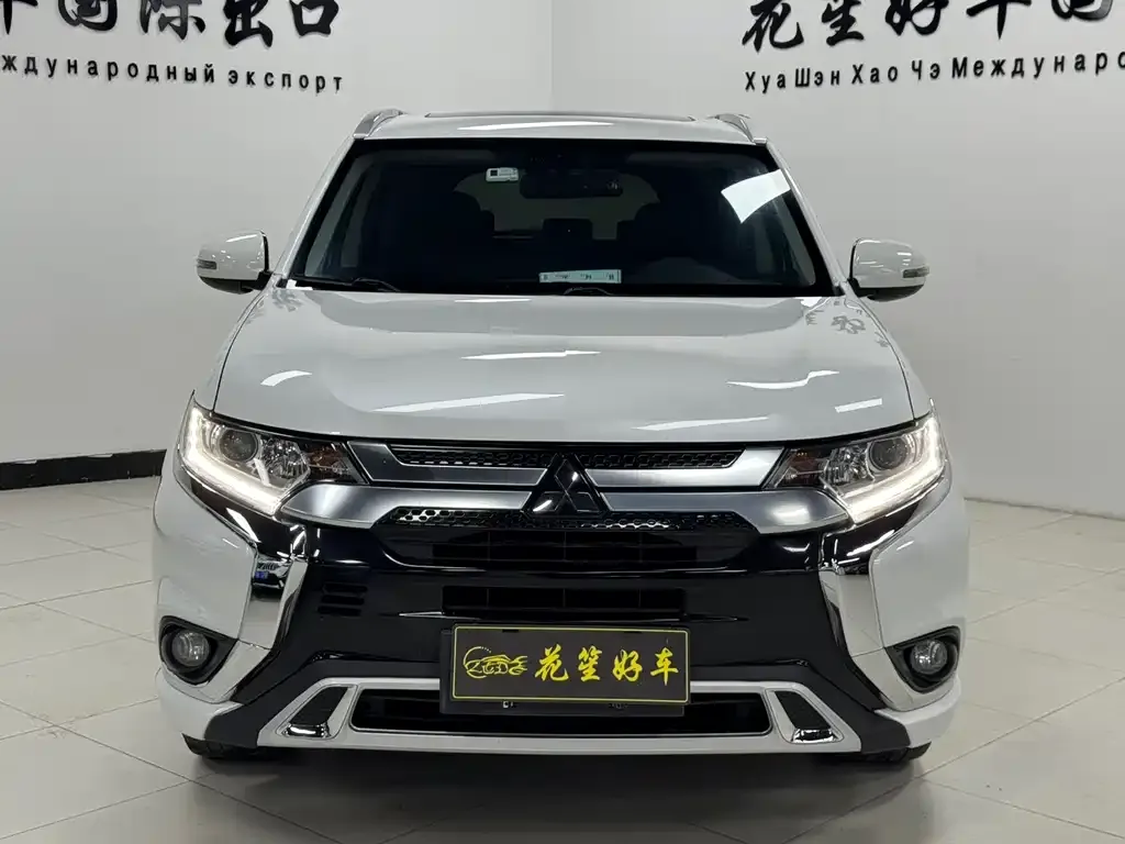 Mitsubishi Outlander — фото 4