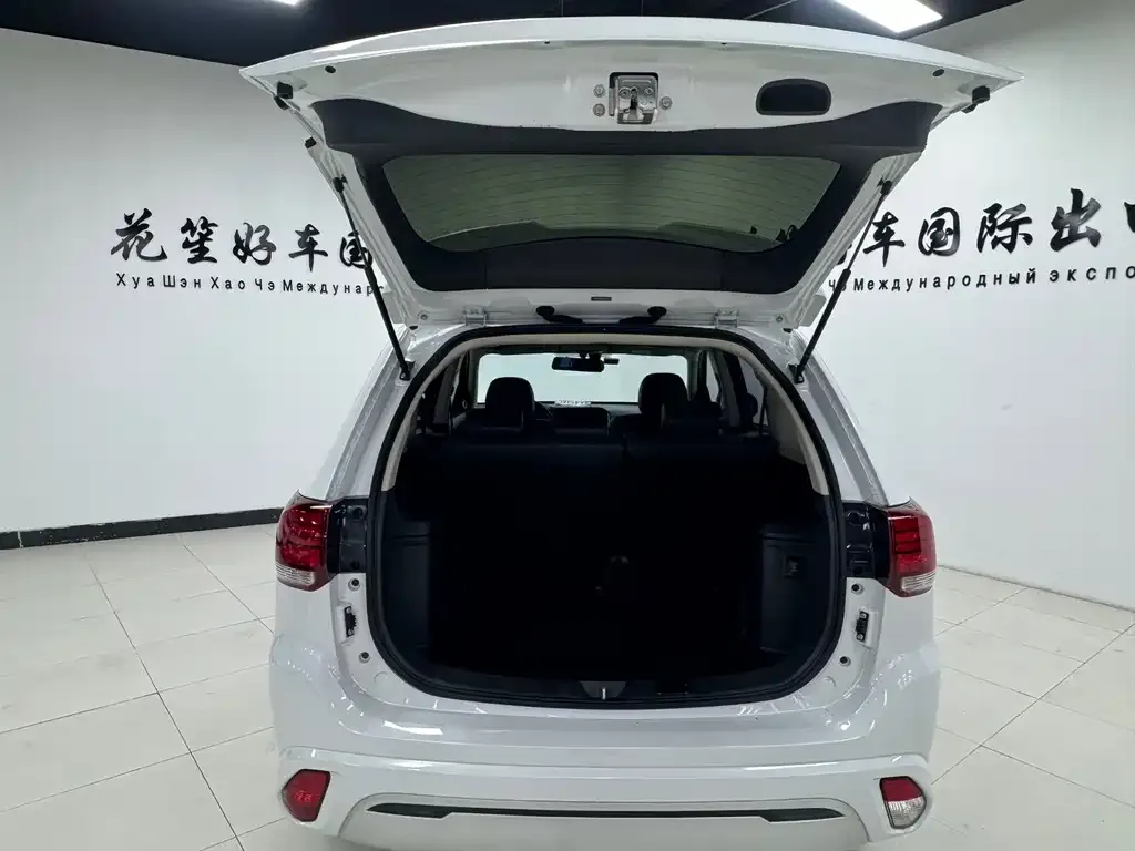 Mitsubishi Outlander — фото 9