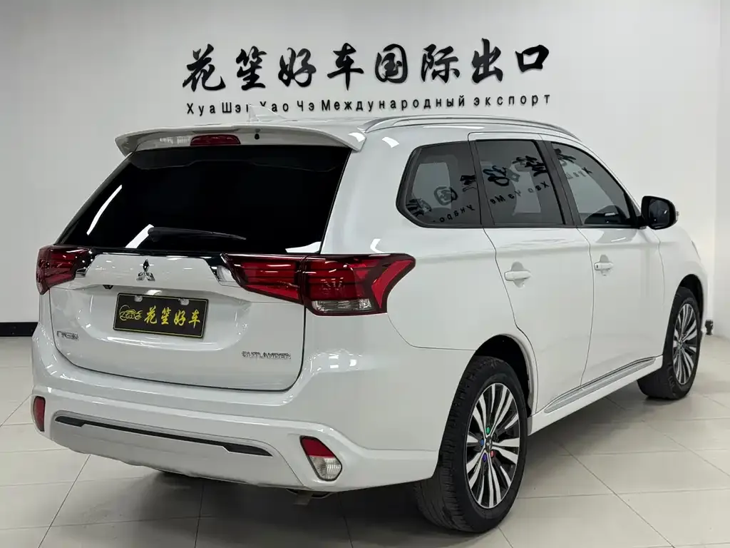 Mitsubishi Outlander — фото 5
