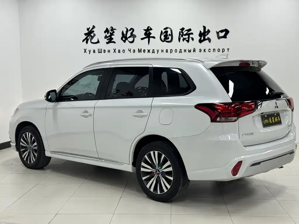 Mitsubishi Outlander — фото 6