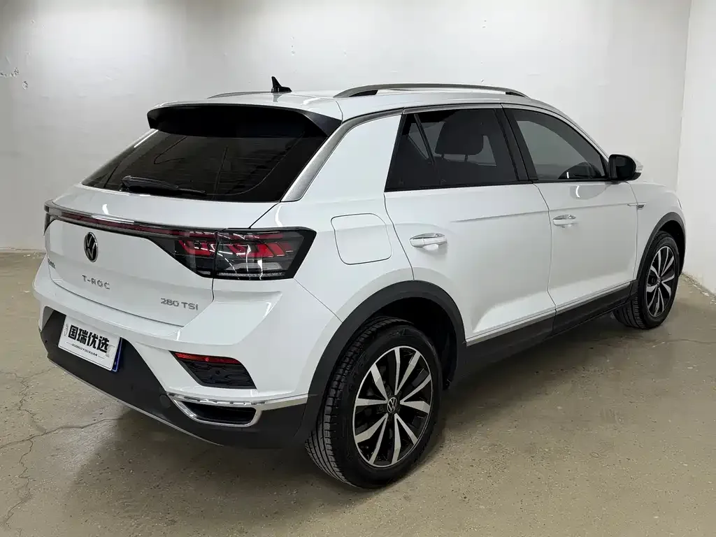 Volkswagen T-Roc — фото 10