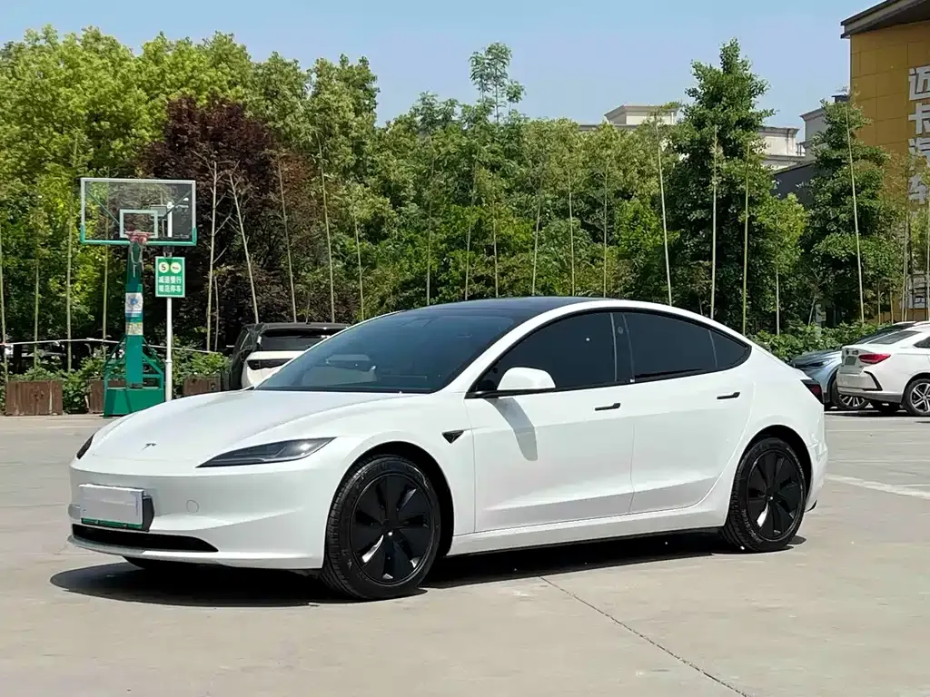 Tesla Model 3 — фото 1