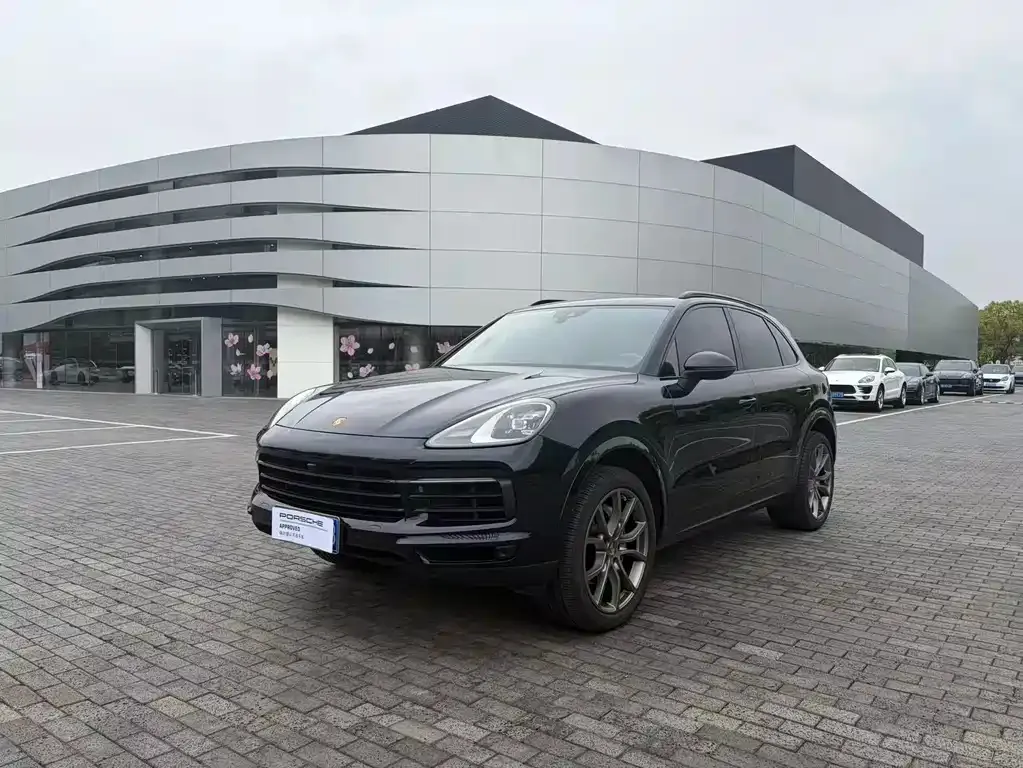 Porsche Cayenne — фото 1