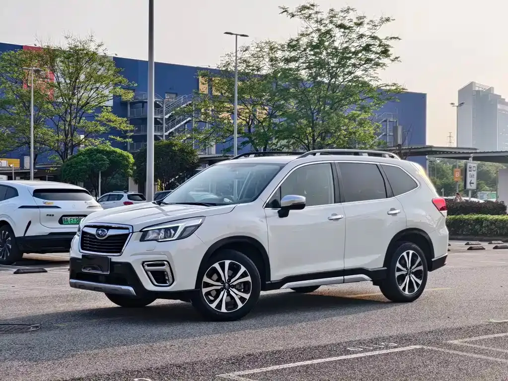 Subaru Forester — фото 1