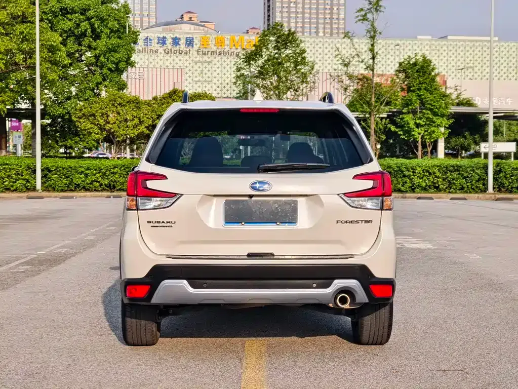 Subaru Forester — фото 10