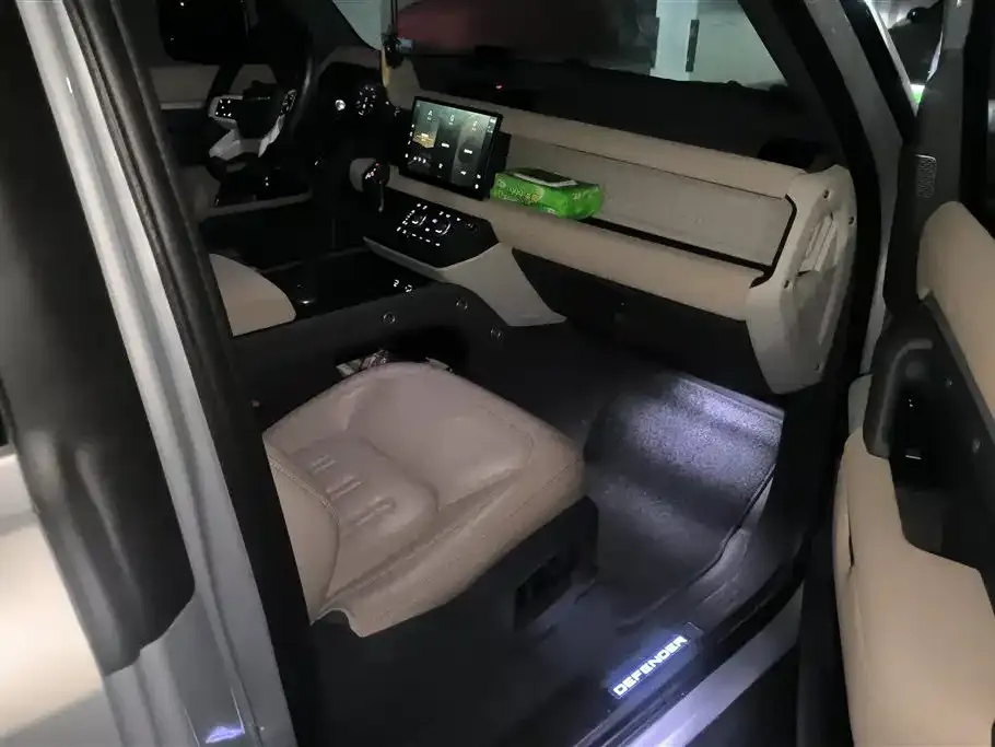 Land Rover Defender — фото 10
