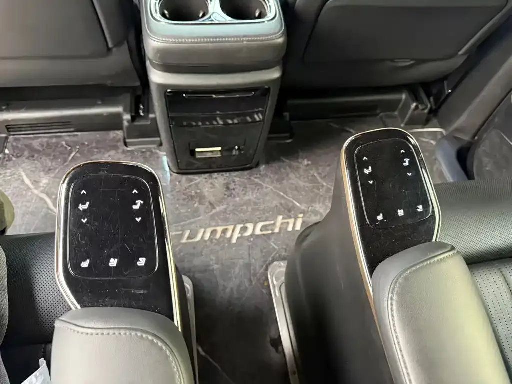 GAC Motor Trumpchi M8 — фото 10