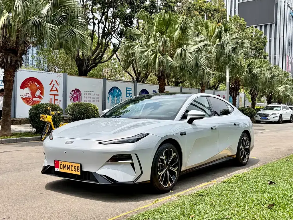 Geely Galaxy E8 — фото 1