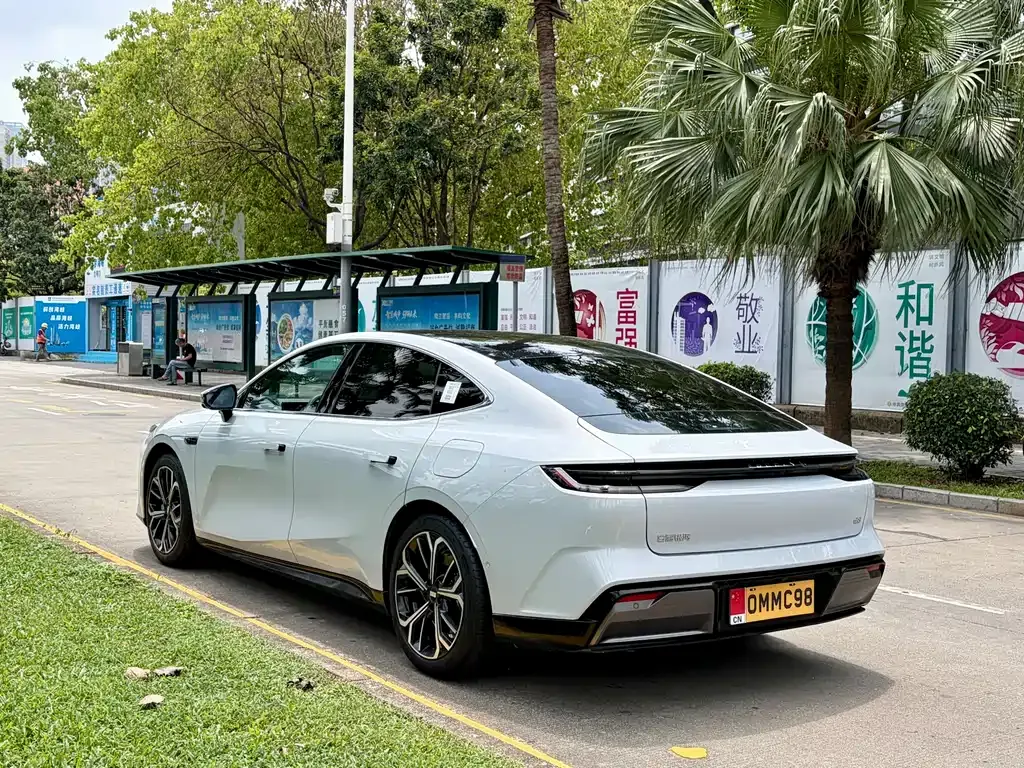 Geely Galaxy E8 — фото 10