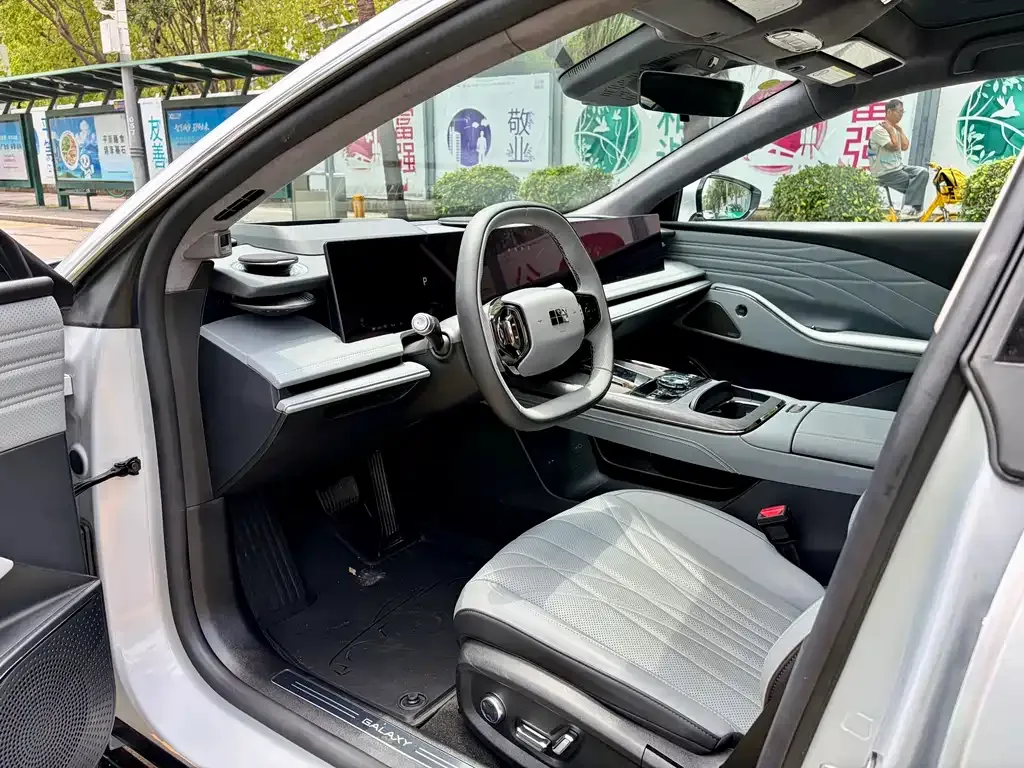 Geely Galaxy E8 — фото 3