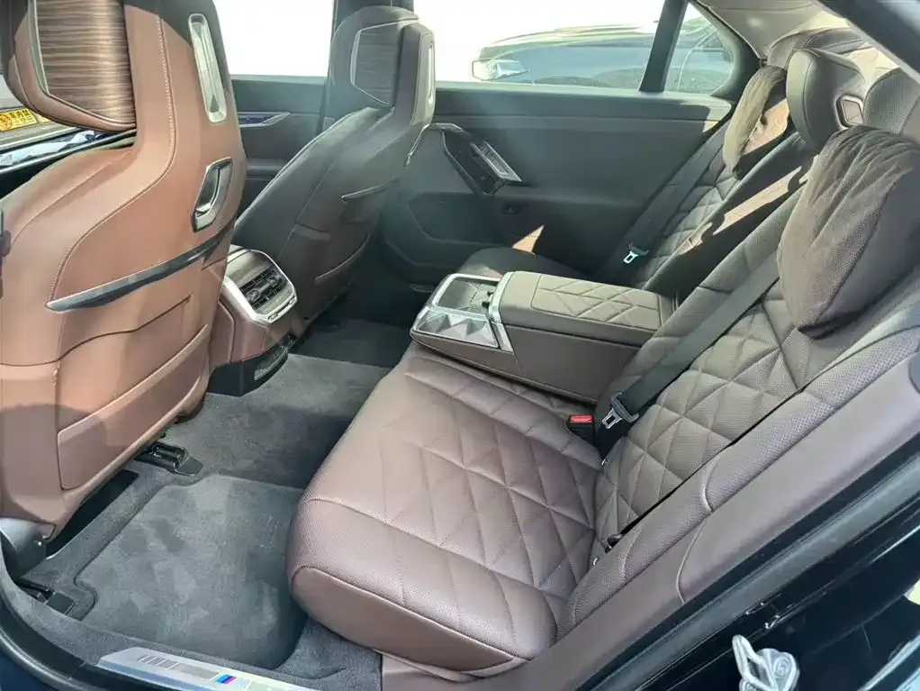 BMW 7 Series 2025 из CN, фото 6