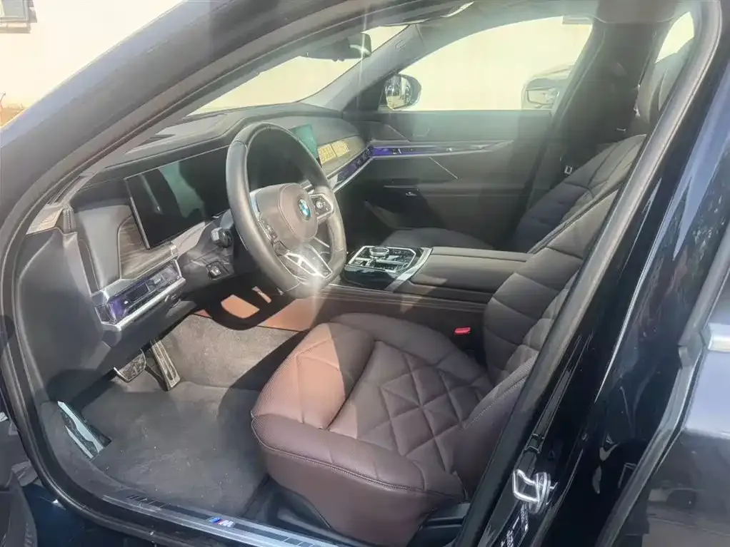 BMW 7 Series 2025 из CN, фото 3