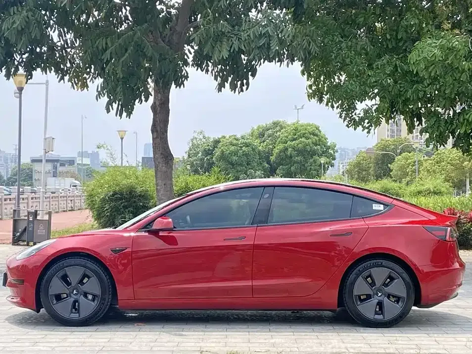 Tesla Model 3 — фото 5