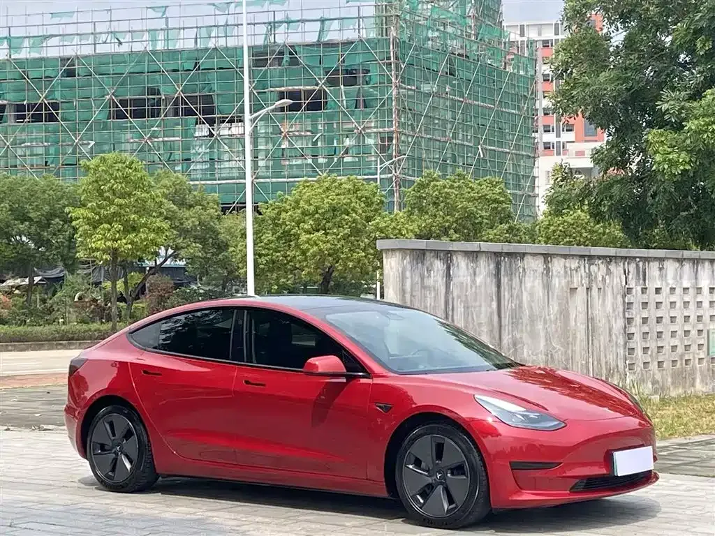 Tesla Model 3 — фото 8
