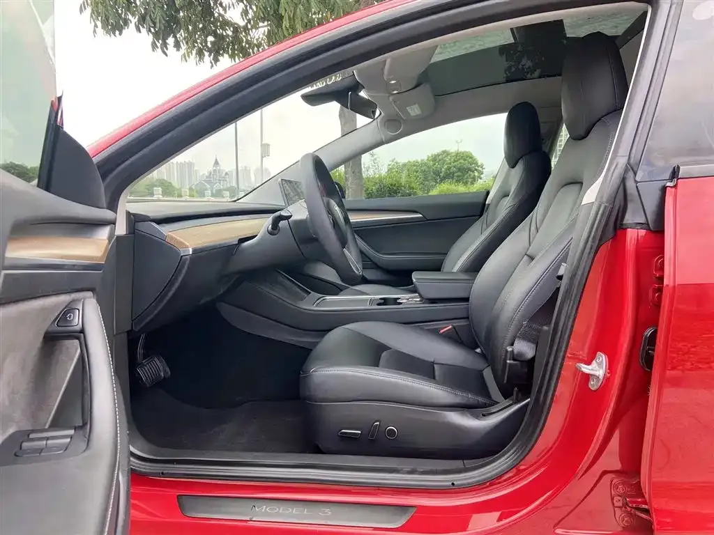 Tesla Model 3 — фото 2