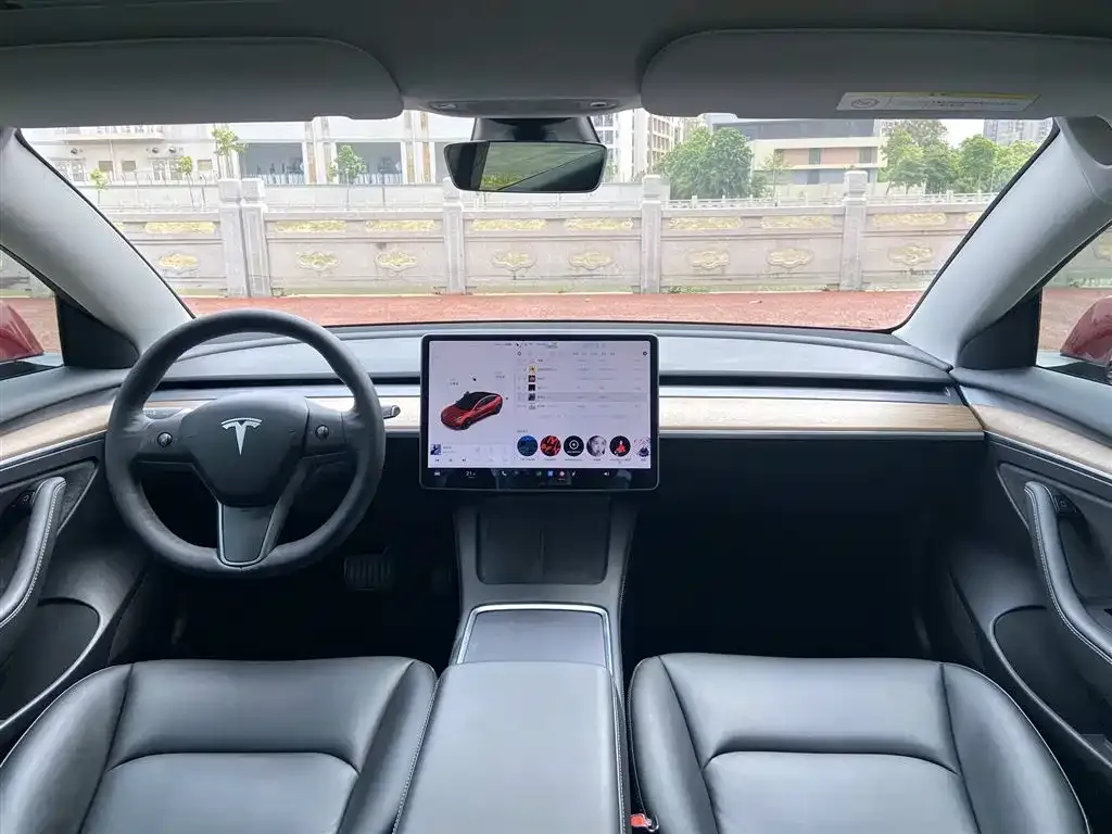 Tesla Model 3 — фото 4