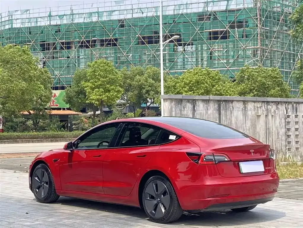 Tesla Model 3 — фото 7
