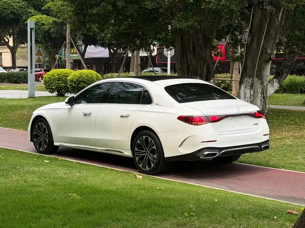 Mercedes-Benz E-Class 2024 из CN, фото 6