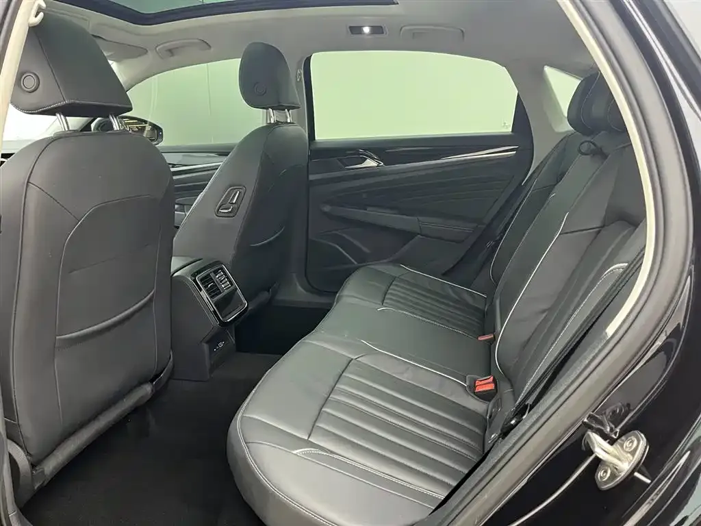 Volkswagen Passat — фото 10