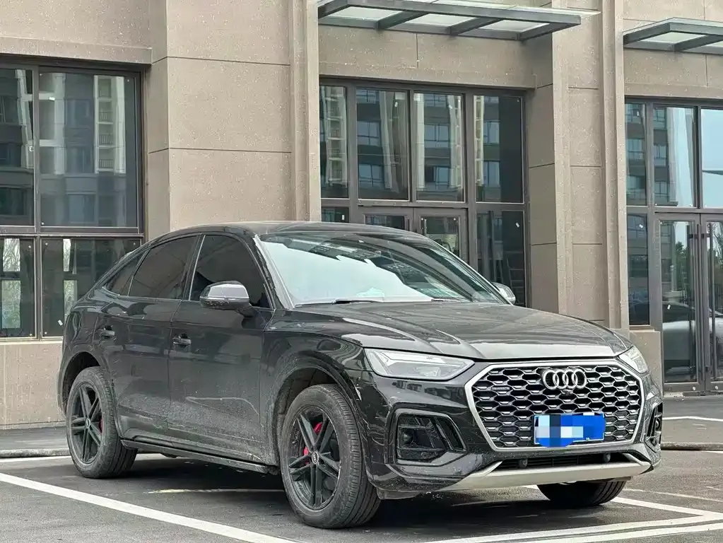 Audi Q5L Sportback 2022 из CN, фото 3