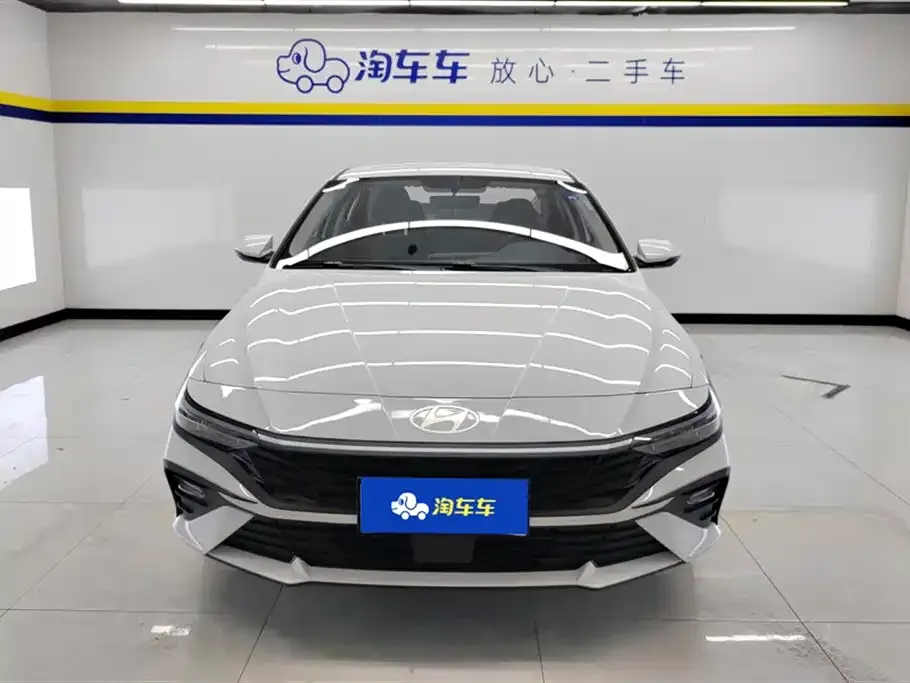 Hyundai Elantra — фото 2
