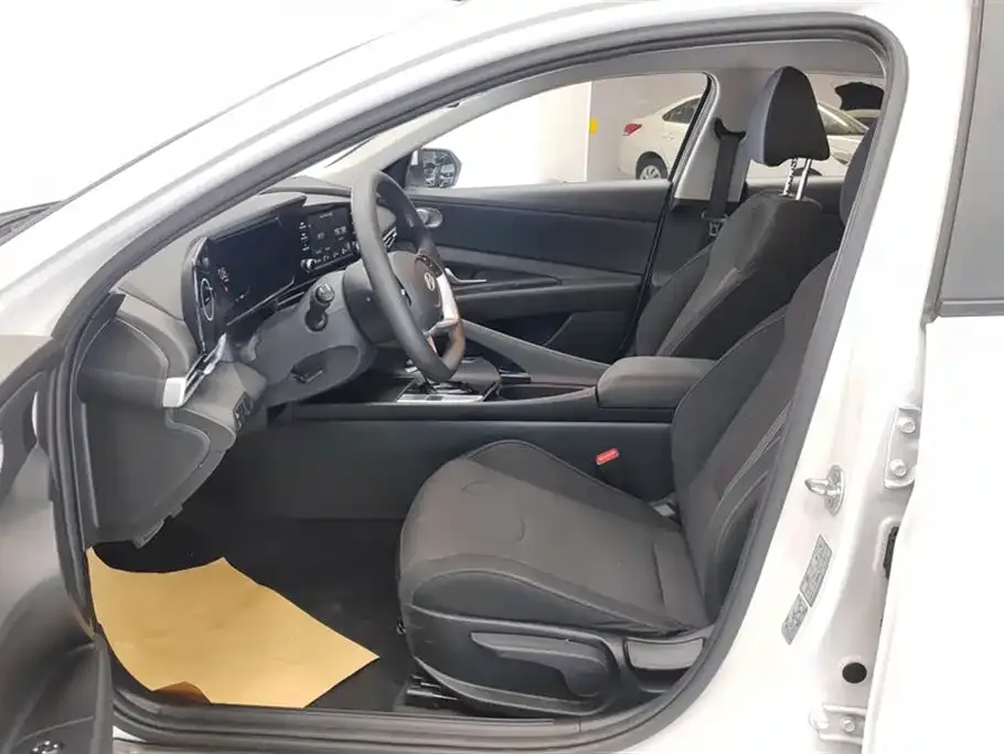 Hyundai Elantra — фото 3