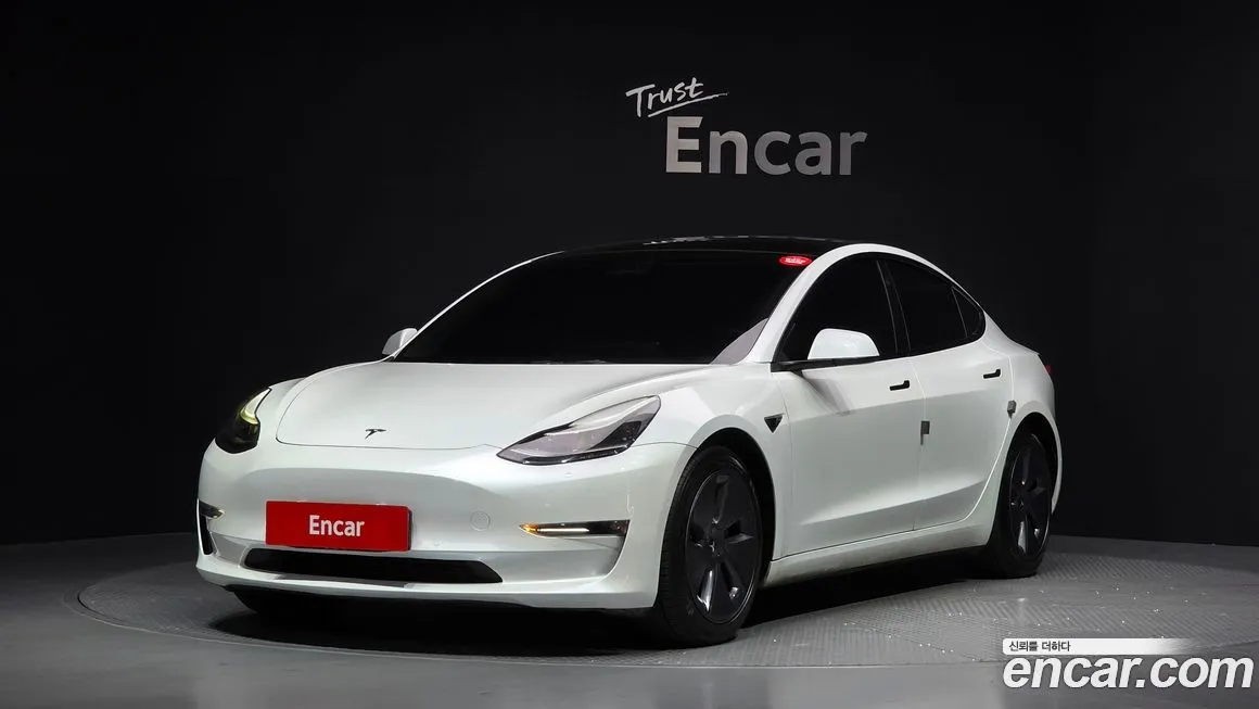 Tesla Model 3 — фото 1