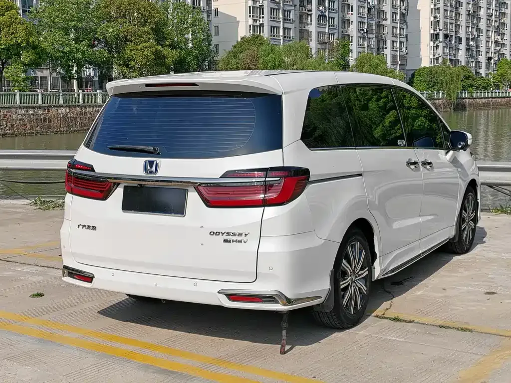 Honda Odyssey — фото 10