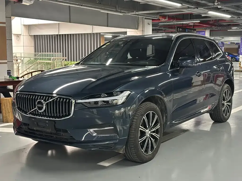 Volvo XC60 — фото 1