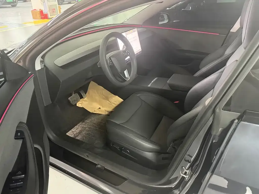 Tesla Model 3 — фото 10