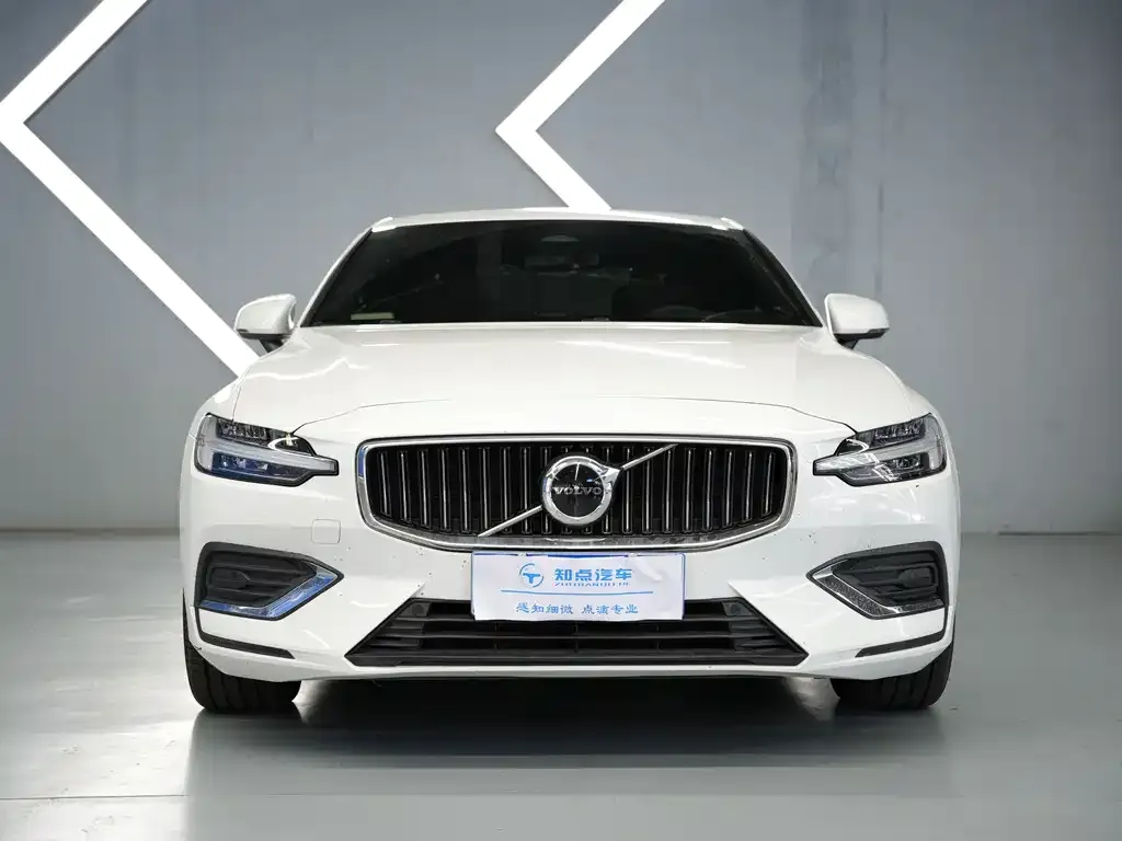 Volvo S60 2023 из CN, фото 5