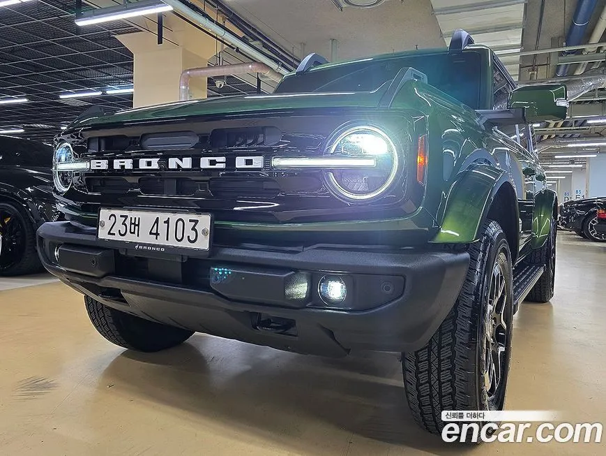 Ford Bronco — фото 1