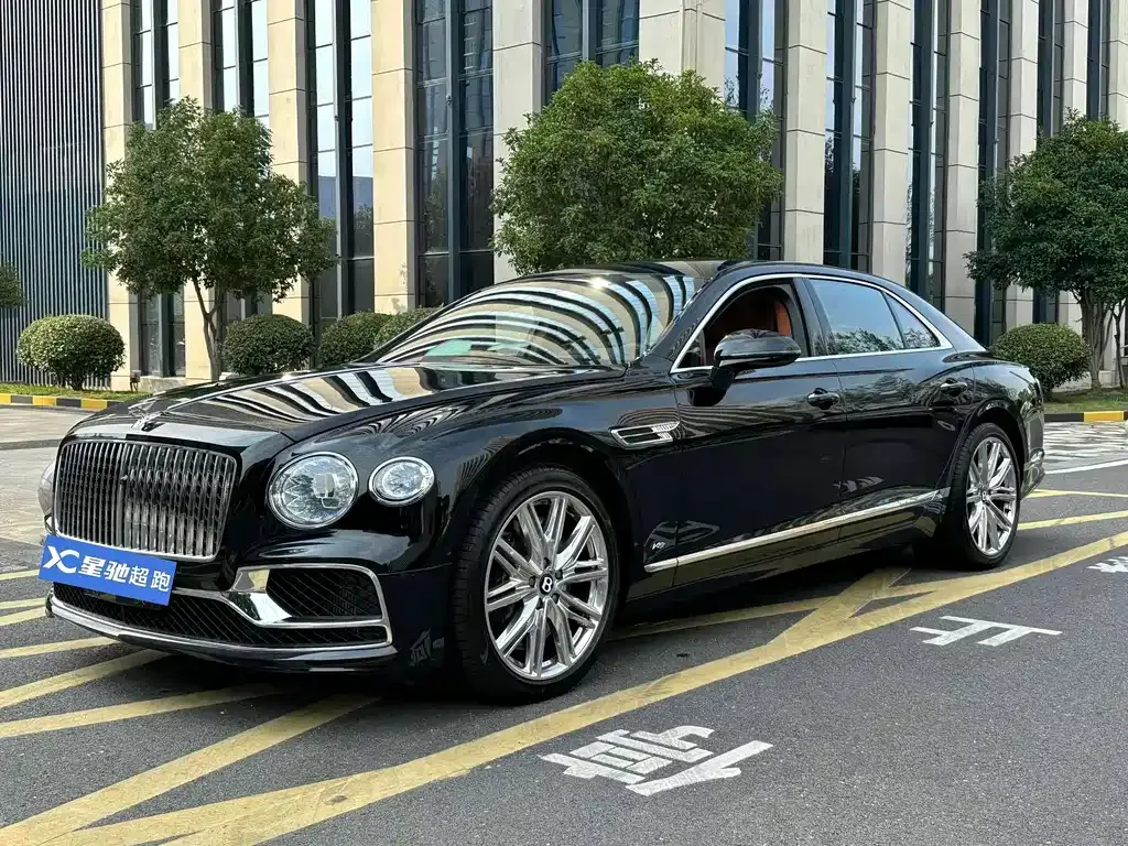 Bentley Flying Spur — фото 1