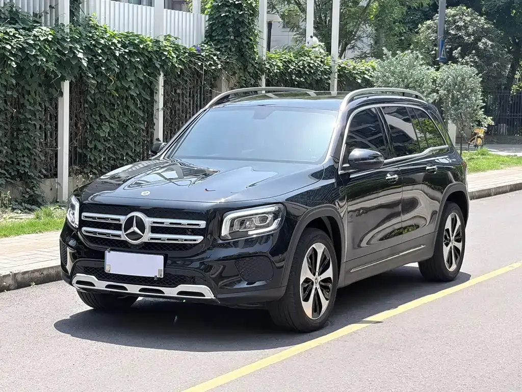 Mercedes-Benz GLB — фото 1