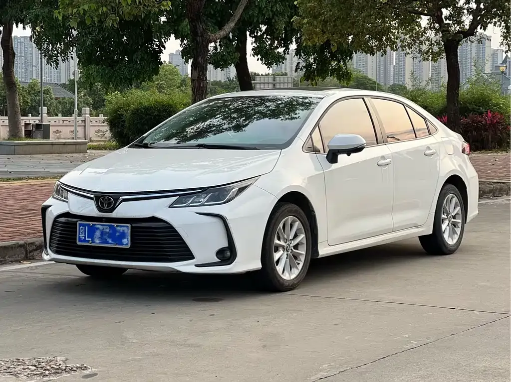 Toyota Corolla — фото 1
