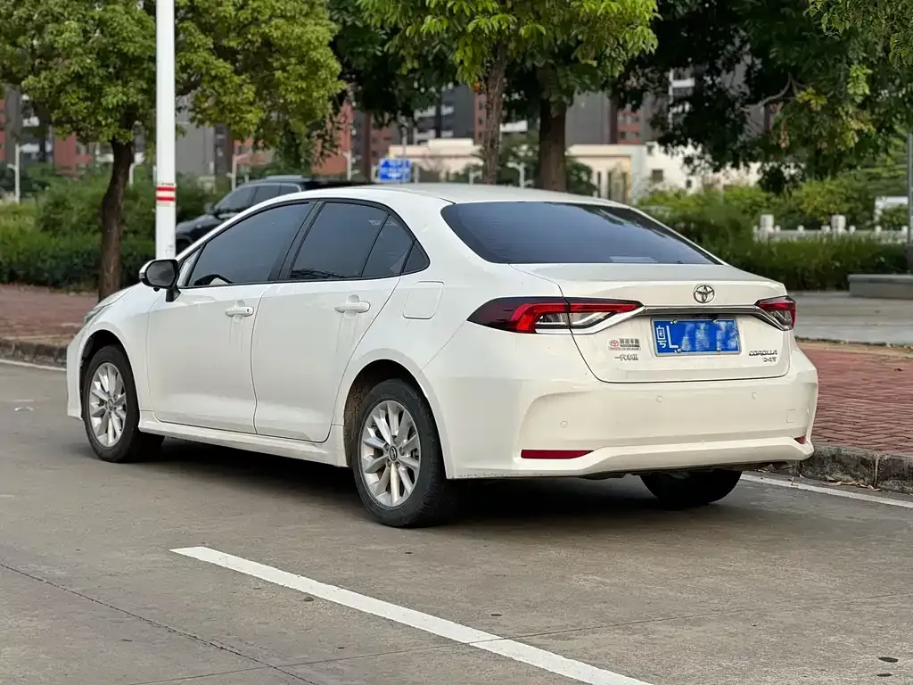 Toyota Corolla — фото 2