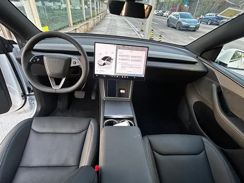 Tesla Model Y — фото 3
