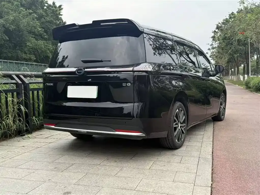GAC Motor E8 Hybrid — фото 5