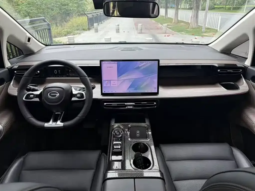 GAC Motor E8 Hybrid — фото 3